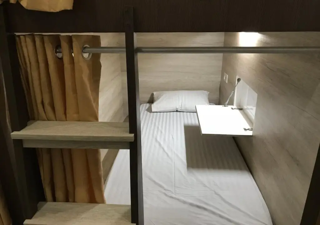 Понтианак: The Colour Hostel