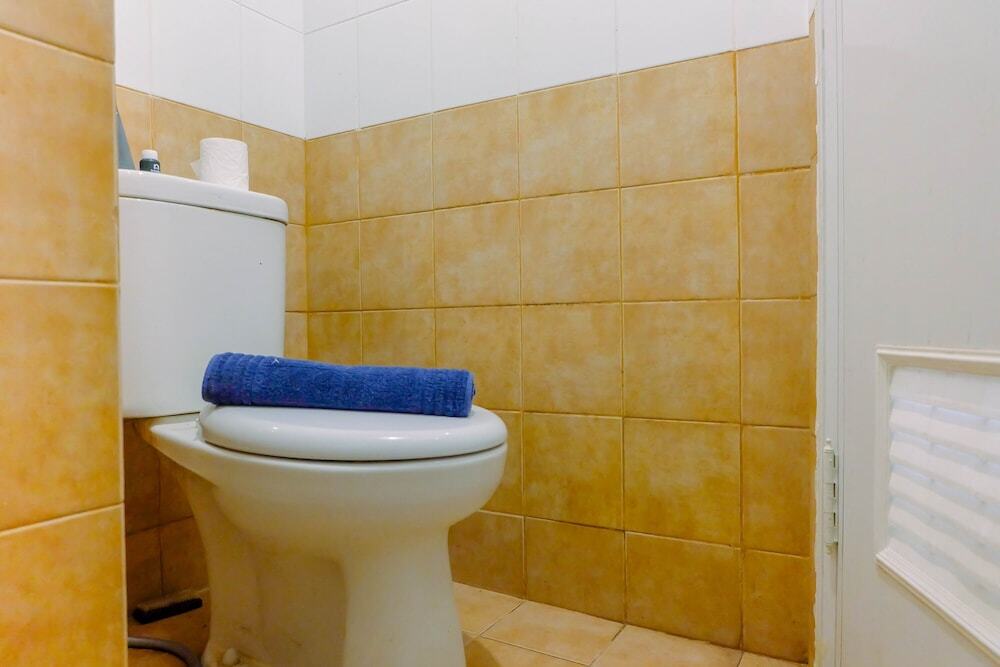 Джакарта: Warm 2BR Apartment at Green Pramuka City