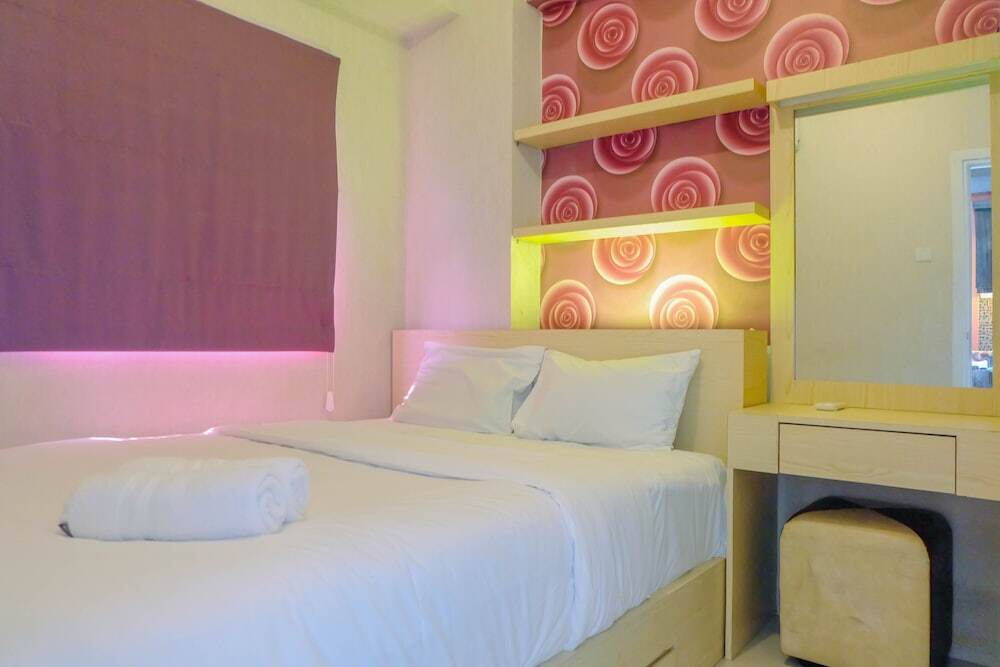 Джакарта: Warm 2BR Apartment at Green Pramuka City