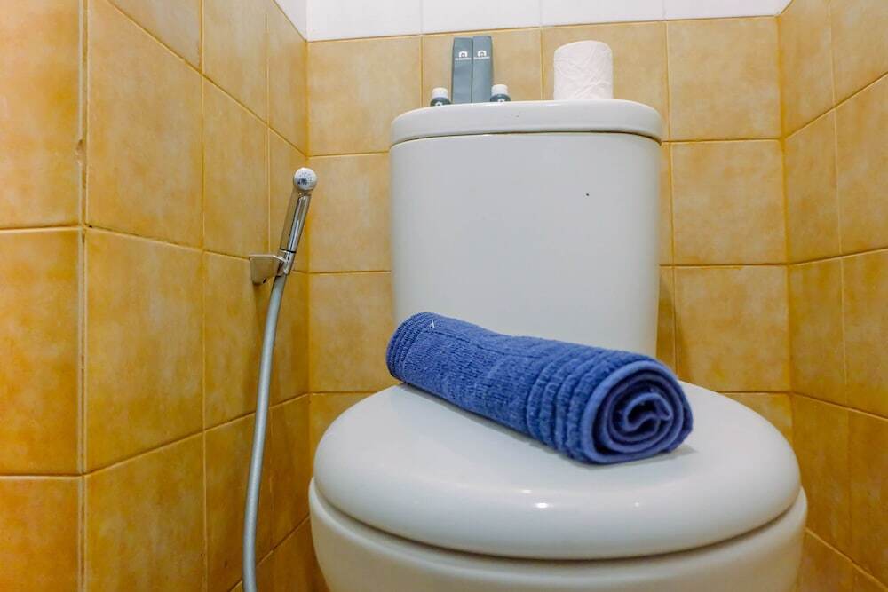 Джакарта: Warm 2BR Apartment at Green Pramuka City