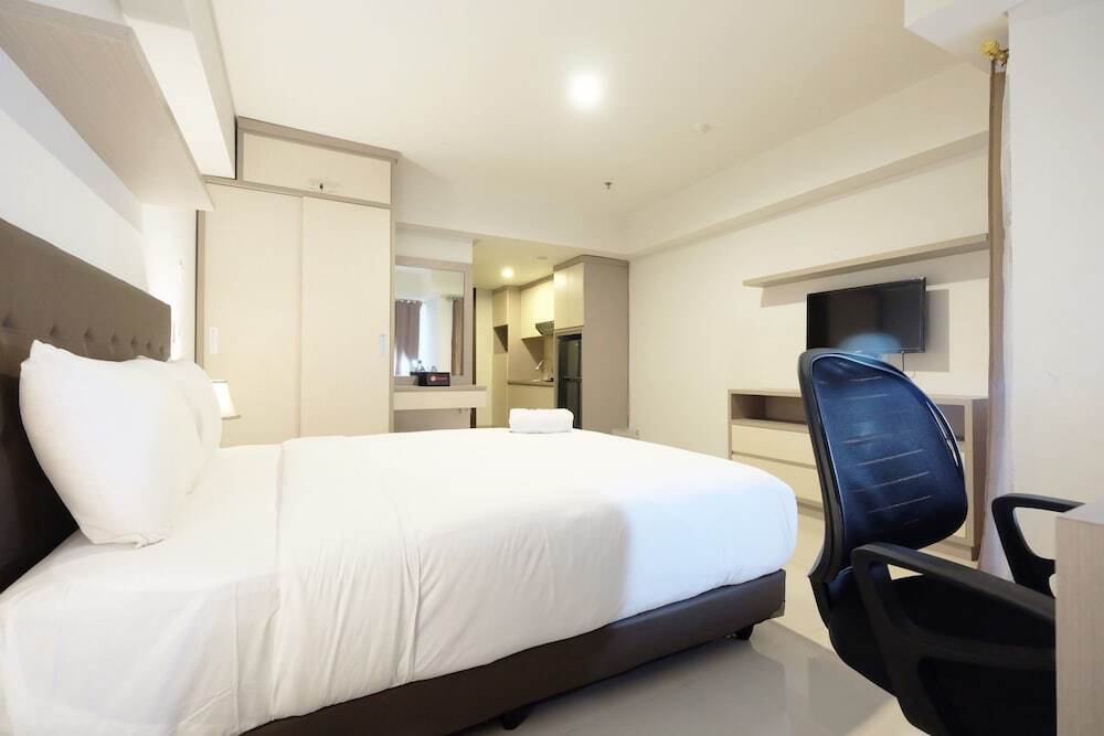 Джакарта: Minimalist Studio Apartment at The H Residence