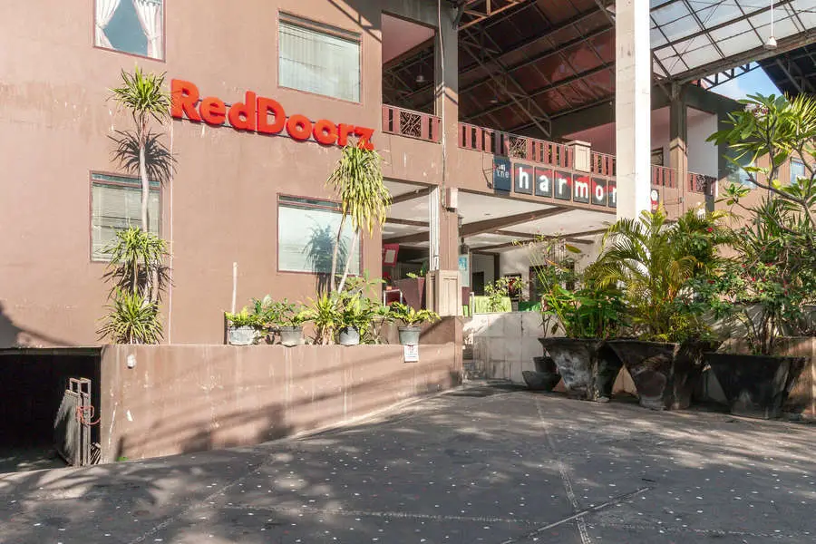 Кута: RedDoorz Plus @ Raya Legian