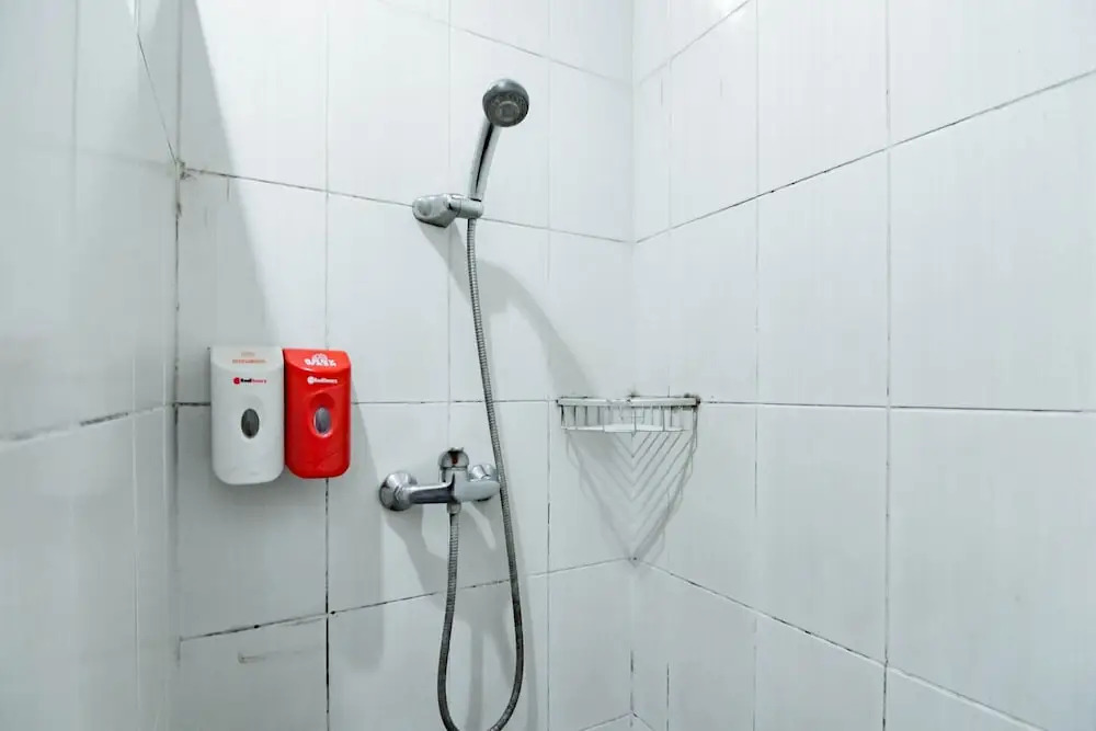 Паромпонг: RedDoorz @ Sersan Bajuri Atas