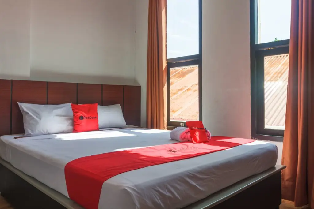Паданг: RedDoorz near Jalan Sudirman Padang