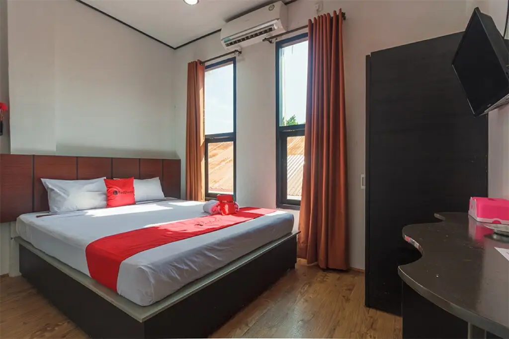 Паданг: RedDoorz near Jalan Sudirman Padang