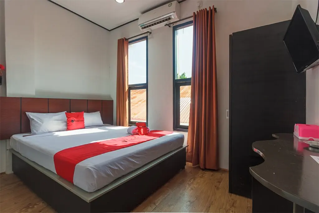Паданг: RedDoorz near Jalan Sudirman Padang