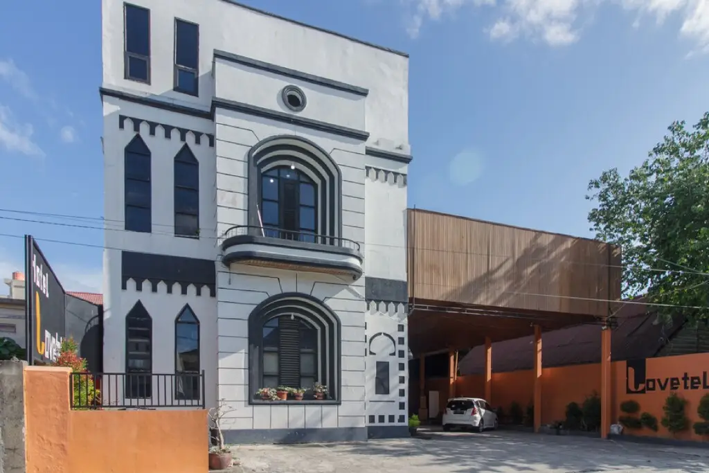 Паданг: RedDoorz near Jalan Sudirman Padang
