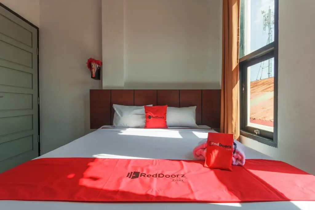 Паданг: RedDoorz near Jalan Sudirman Padang