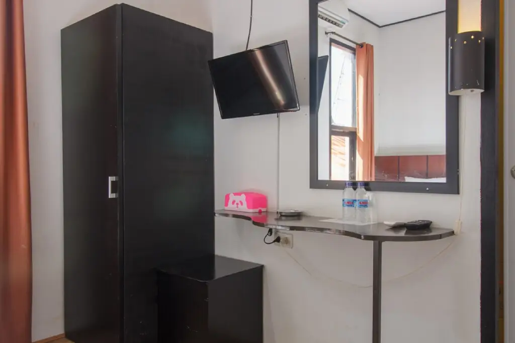 Паданг: RedDoorz near Jalan Sudirman Padang