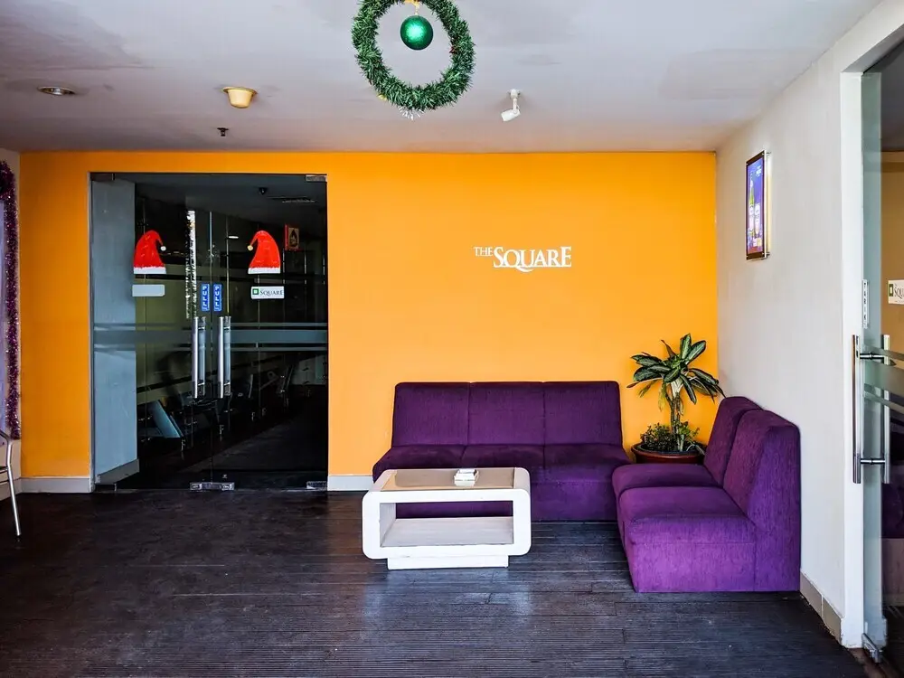 Сурабая: Spacious Studio Room at The Square Apartment