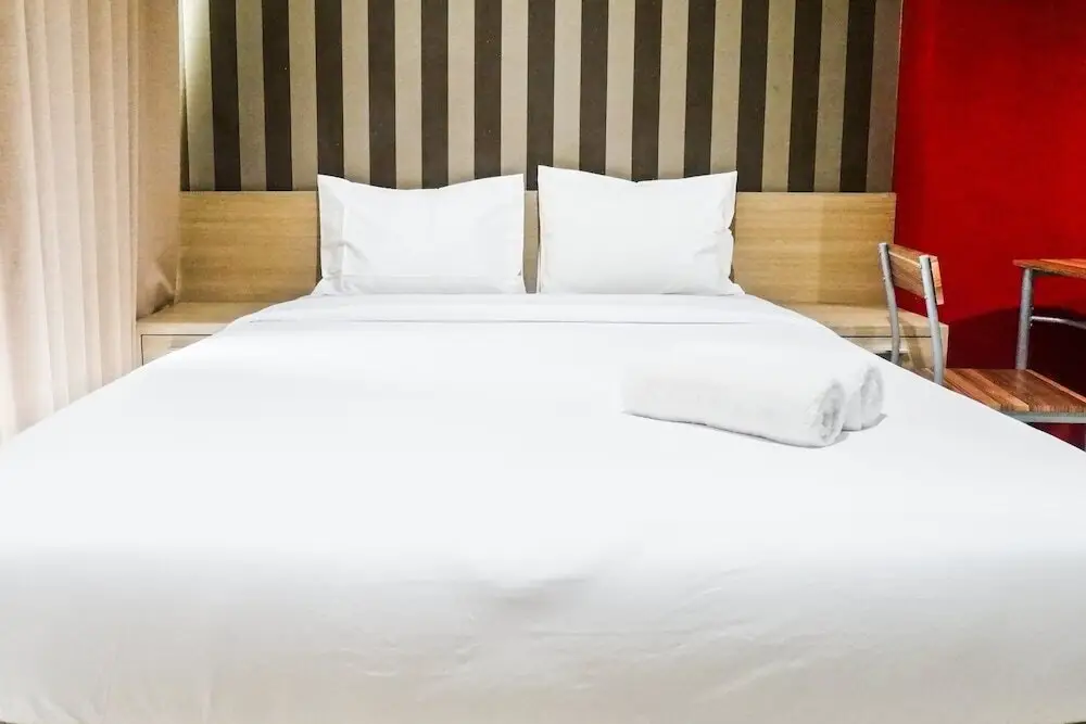Сурабая: Spacious Studio Room at The Square Apartment