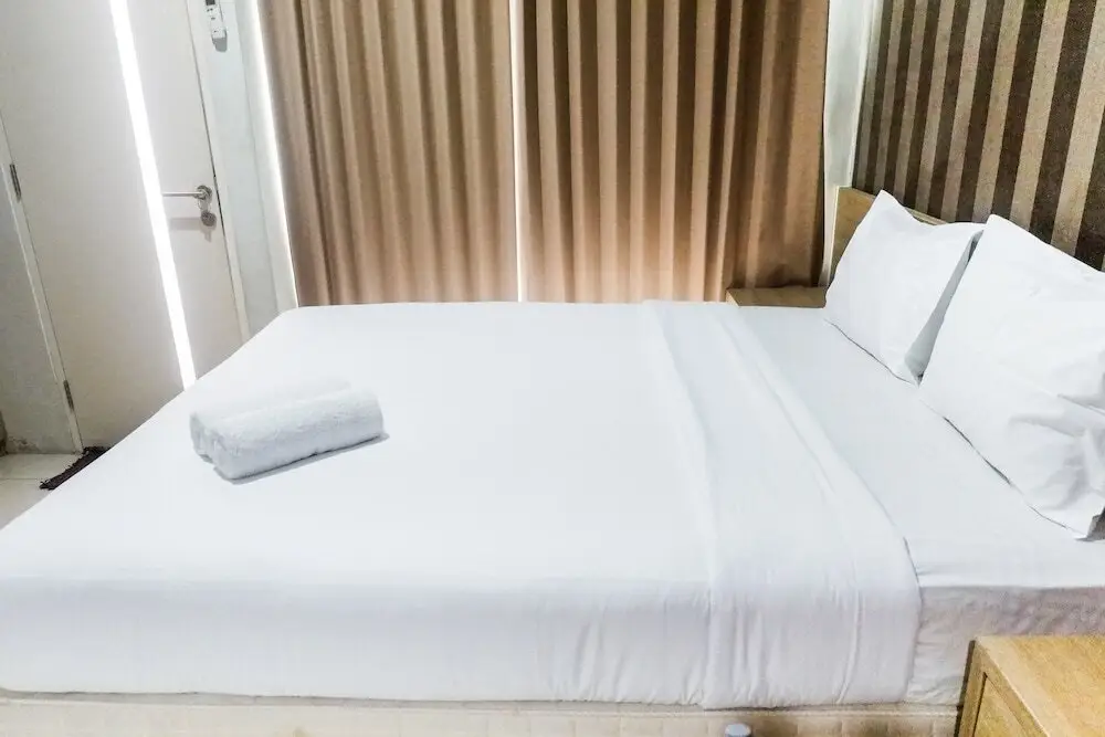 Сурабая: Spacious Studio Room at The Square Apartment