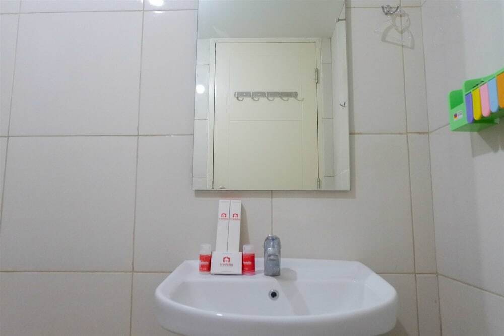 Сурабая: Cozy Studio Apartment at Orchard Mansion Supermall