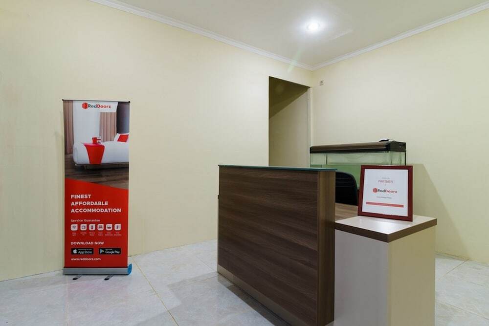 Депок: RedDoorz Syariah near RS Mitra Keluarga Depok