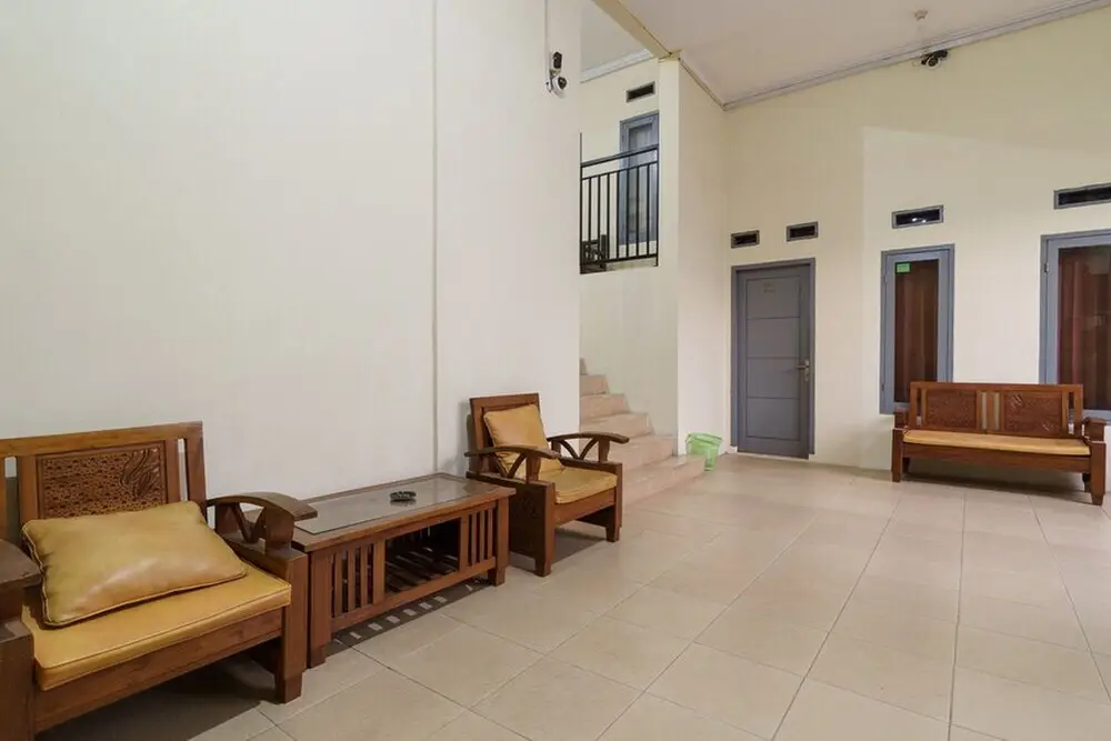 Депок: RedDoorz Syariah near RS Mitra Keluarga Depok