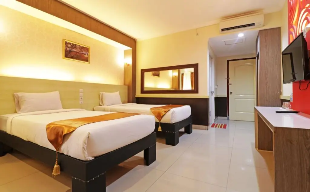 Макассар: Hotel Golden Sari