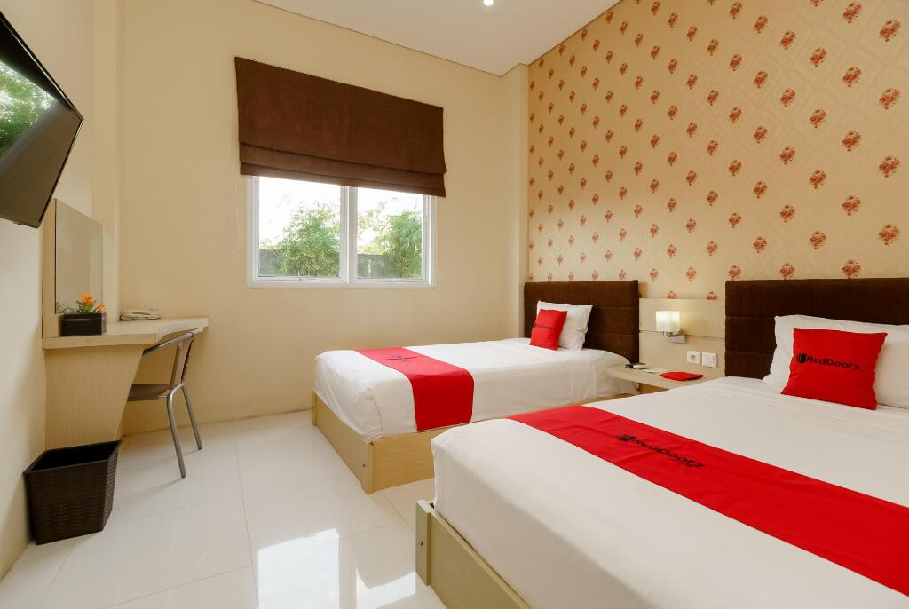 Матарам: RedDoorz Plus near Sangkareang Park