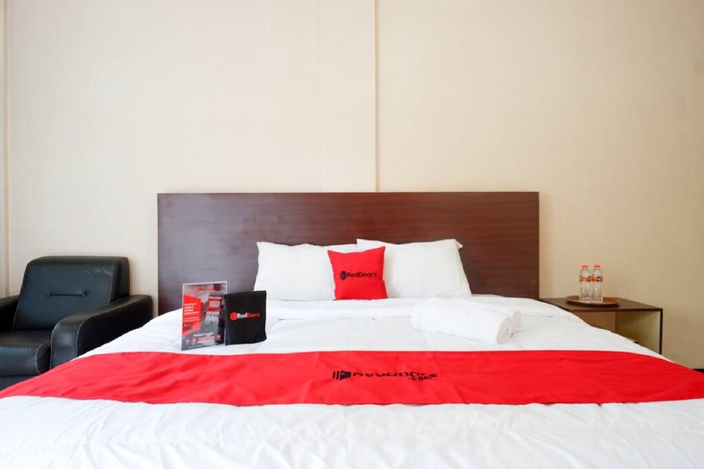 Чилачап: RedDoorz Plus near Stadion Wijaya Kusuma