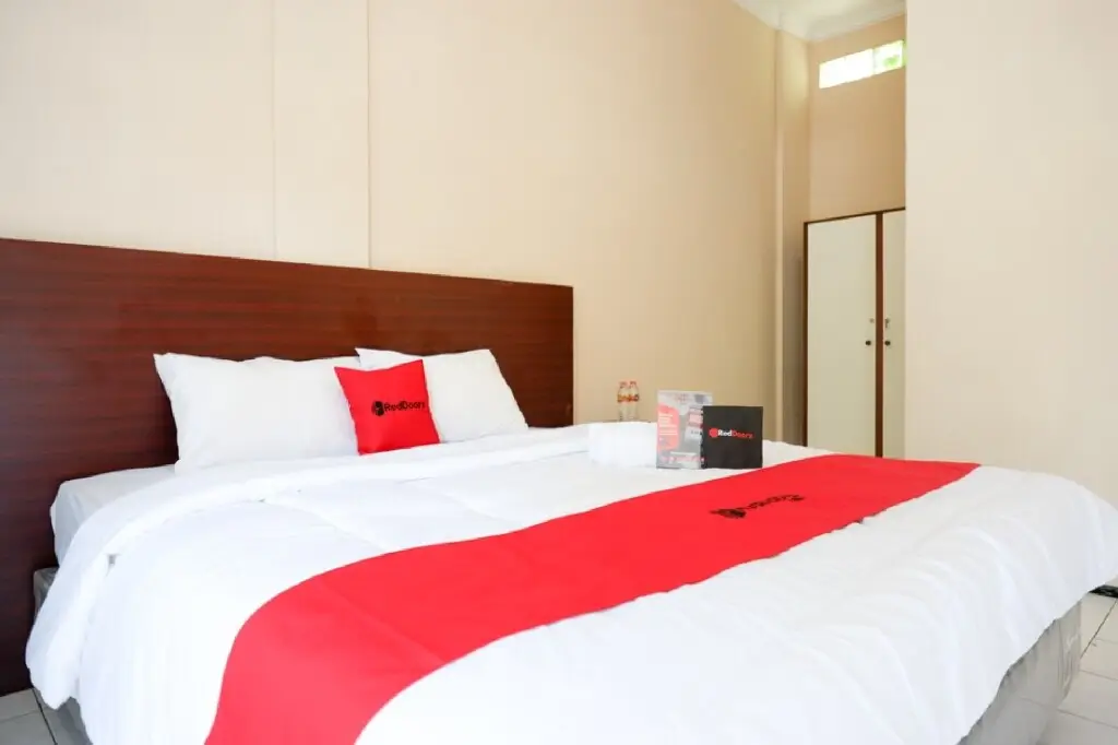 Чилачап: RedDoorz Plus near Stadion Wijaya Kusuma
