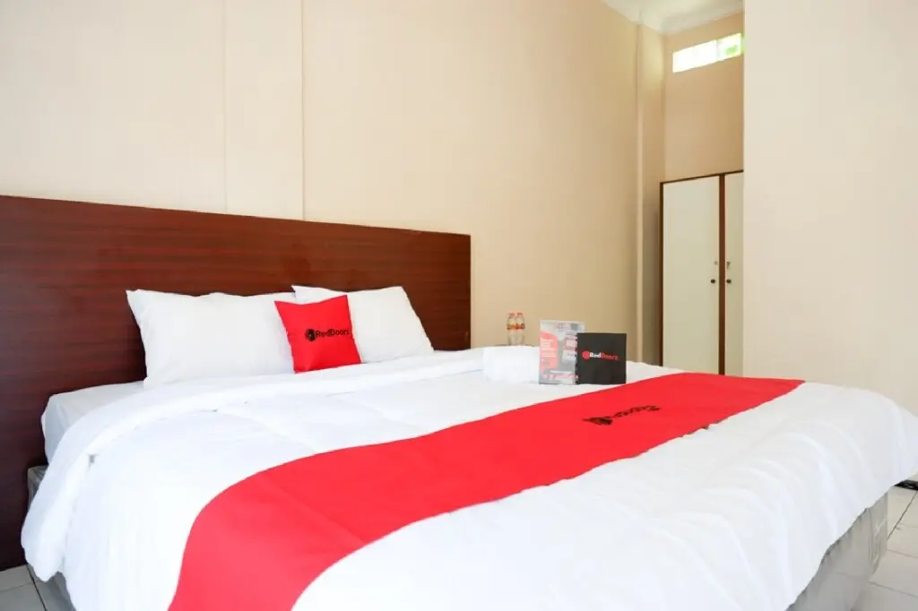 Чилачап: RedDoorz Plus near Stadion Wijaya Kusuma