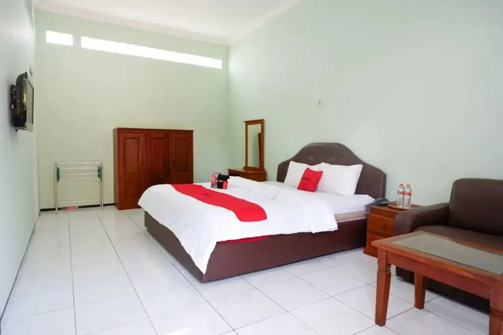 Чилачап: RedDoorz Plus near Stadion Wijaya Kusuma