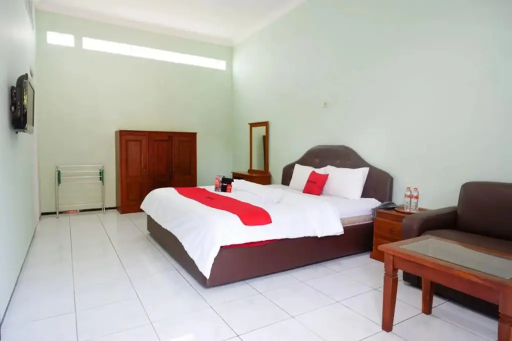 Чилачап: RedDoorz Plus near Stadion Wijaya Kusuma