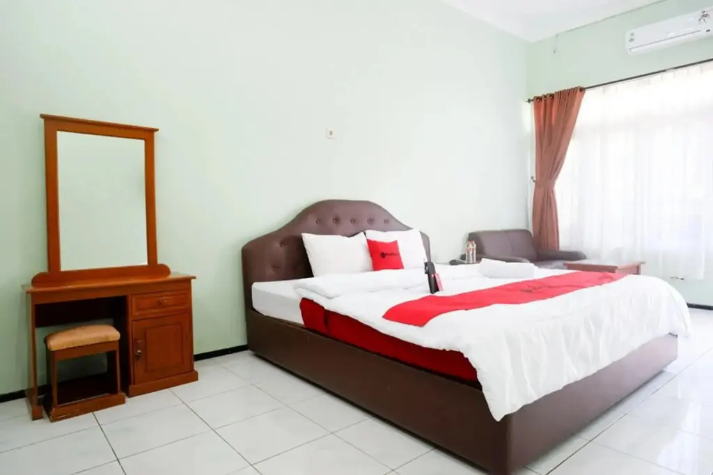 Чилачап: RedDoorz Plus near Stadion Wijaya Kusuma