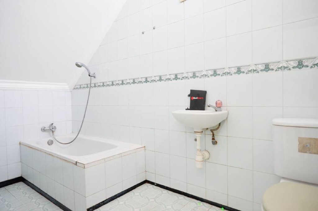 Чилачап: RedDoorz Plus near Stadion Wijaya Kusuma