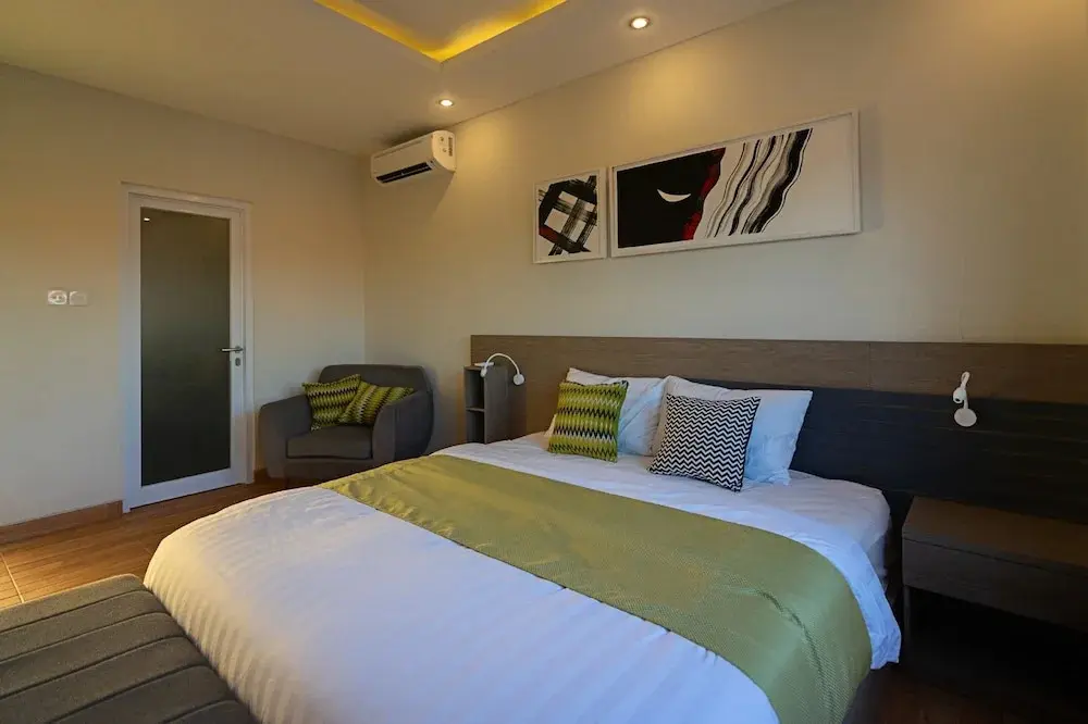 Беноа: Royal Orchid Lodge