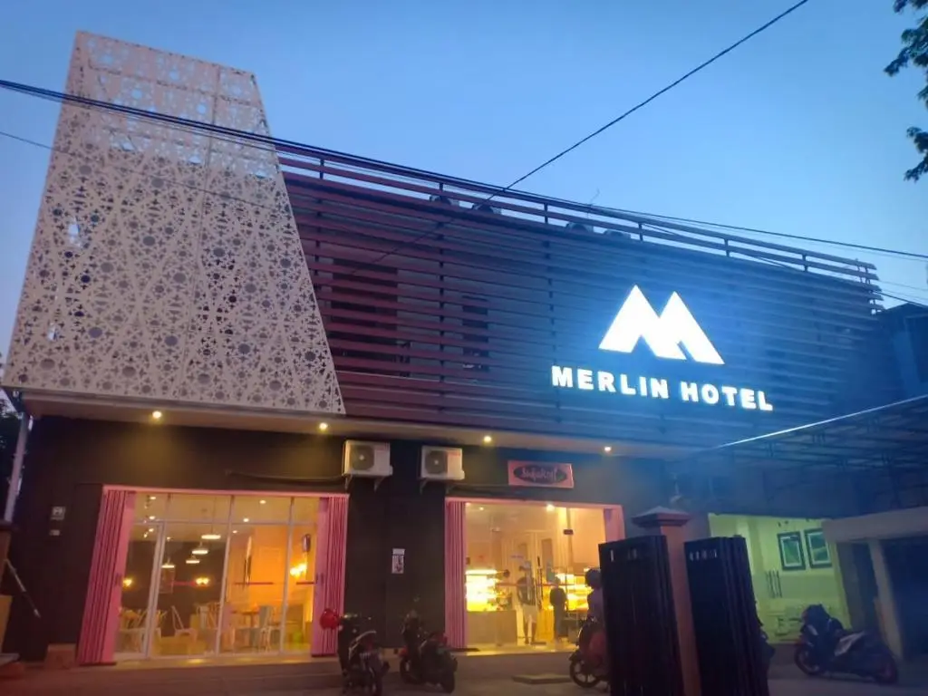 Маумере: Merlin Hotel