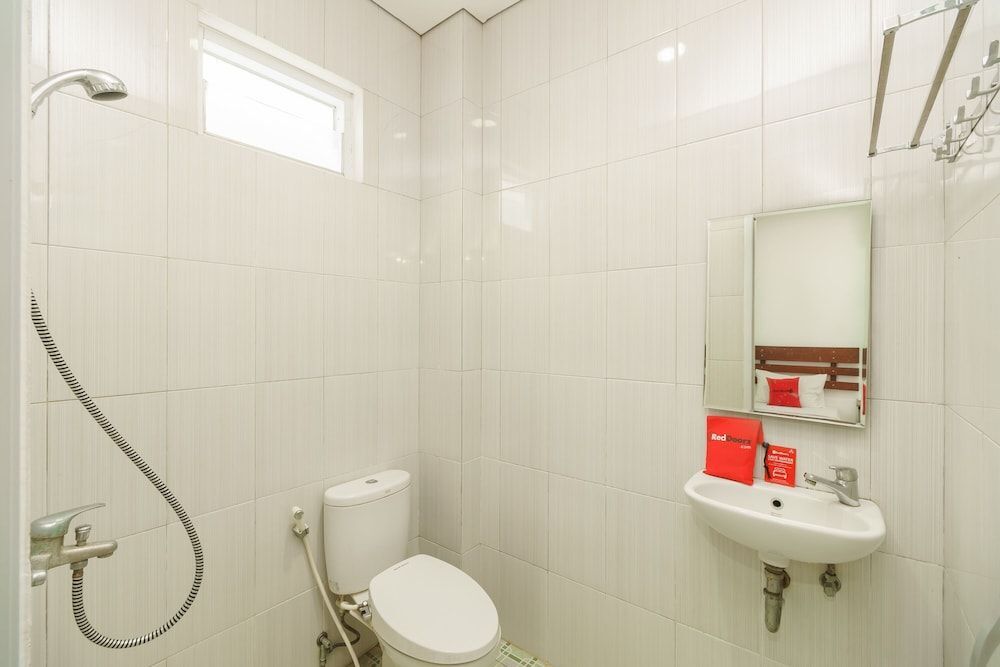Паданг: RedDoorz near Jembatan Siti Nurbaya Padang