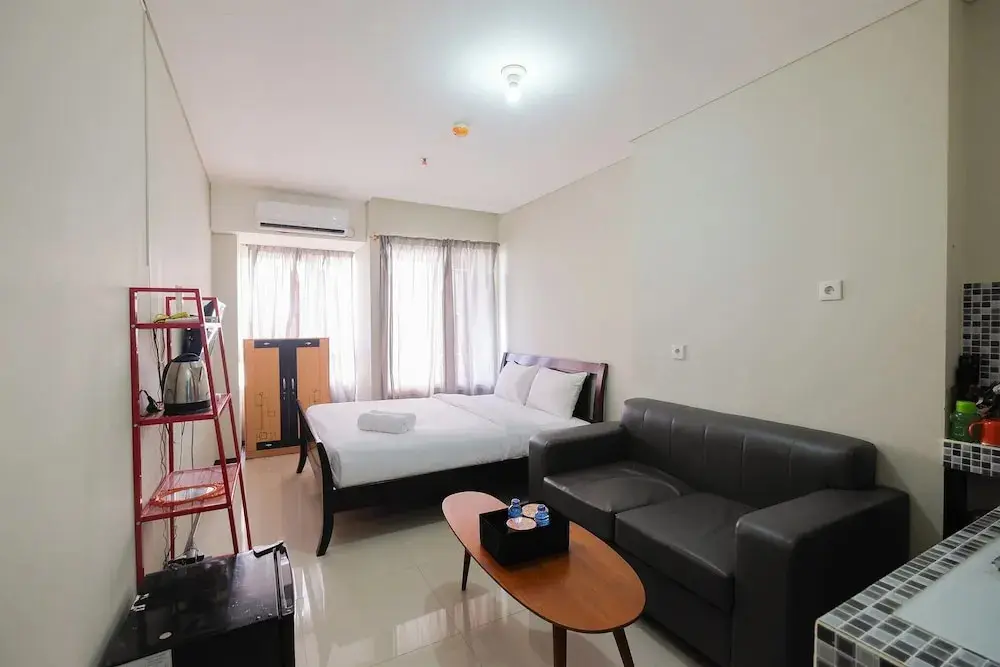 Джакарта: Garden View Studio at Nifarro Park Apartment