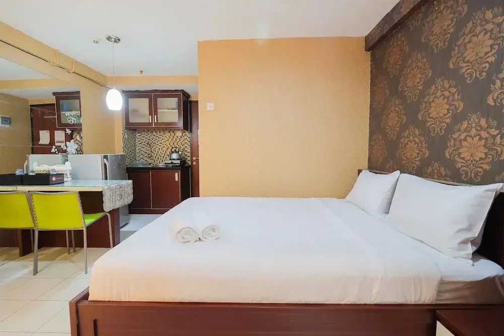 Джакарта: Pool View Studio at Kebagusan City Apartment