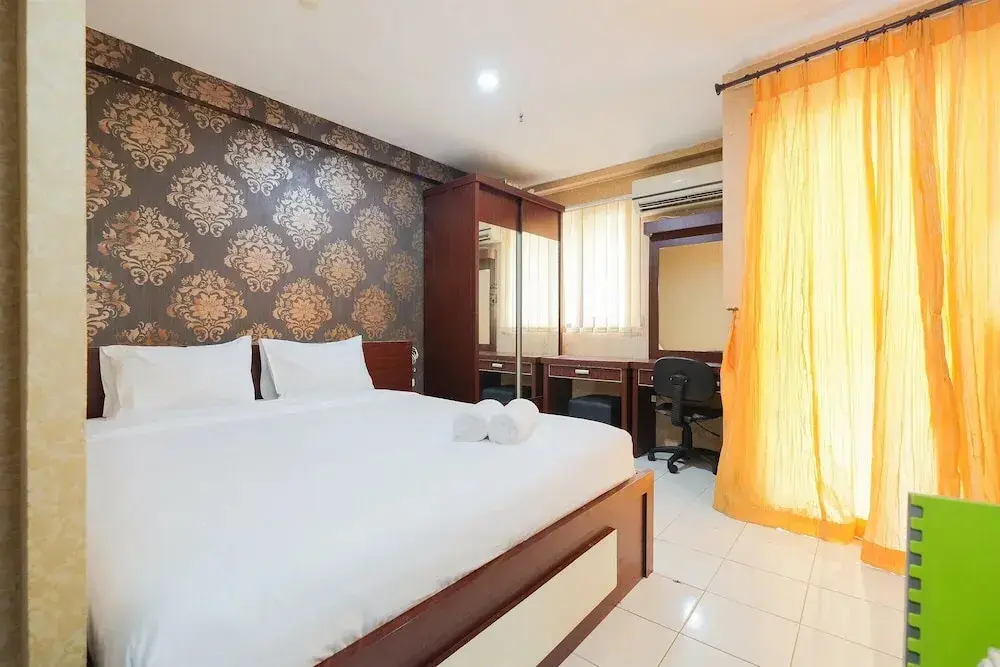 Джакарта: Pool View Studio at Kebagusan City Apartment