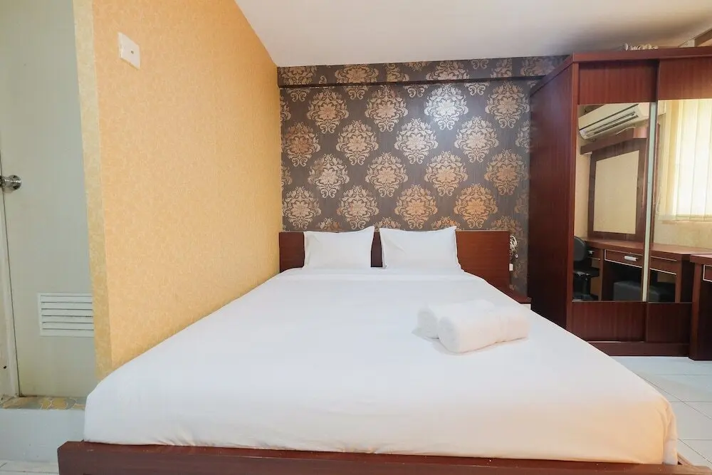 Джакарта: Pool View Studio at Kebagusan City Apartment