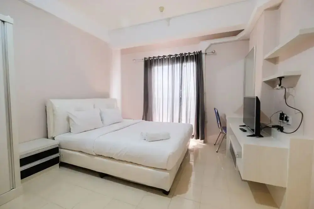 Minimalist Studio Room at Sunter Park View Apartment — фото 1