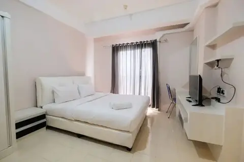 Minimalist Studio Room at Sunter Park View Apartment — фото 1