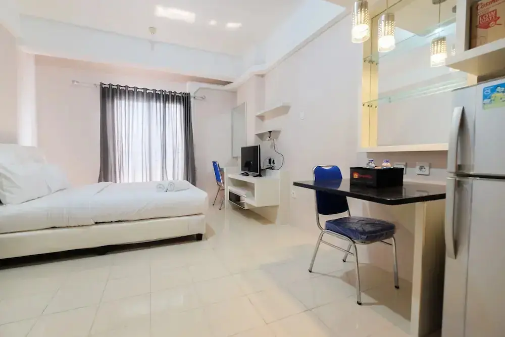 Джакарта: Minimalist Studio Room at Sunter Park View Apartment