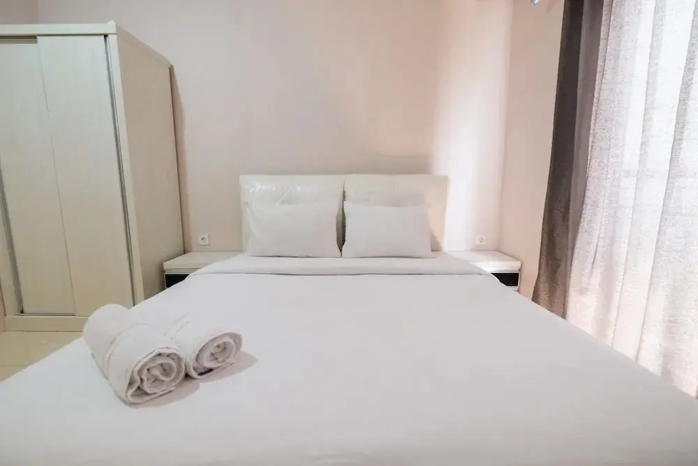 Джакарта: Minimalist Studio Room at Sunter Park View Apartment