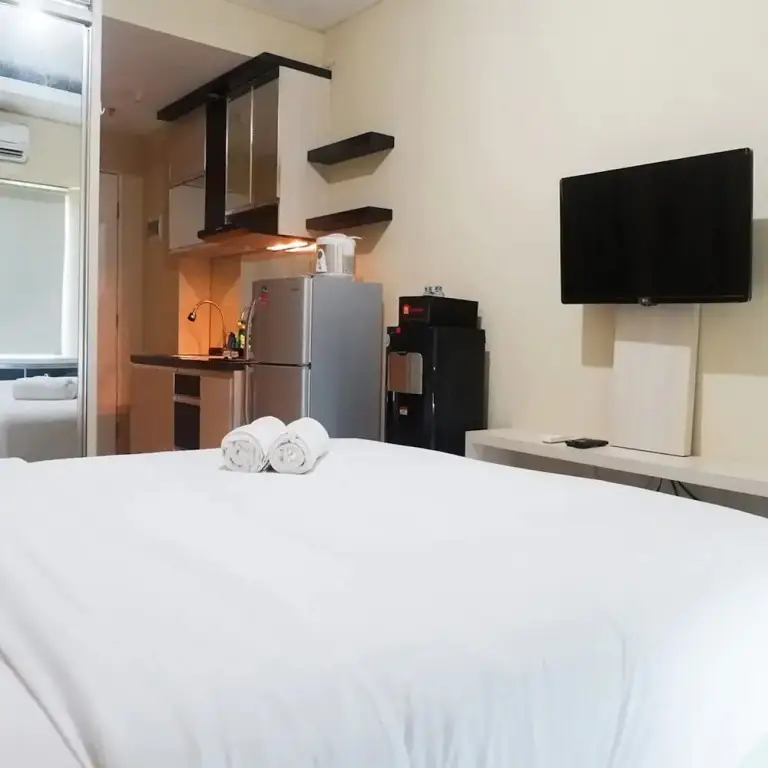 Сурабая: Clean Studio Apartment Connected to Mall at Orchard Supermall Mansion