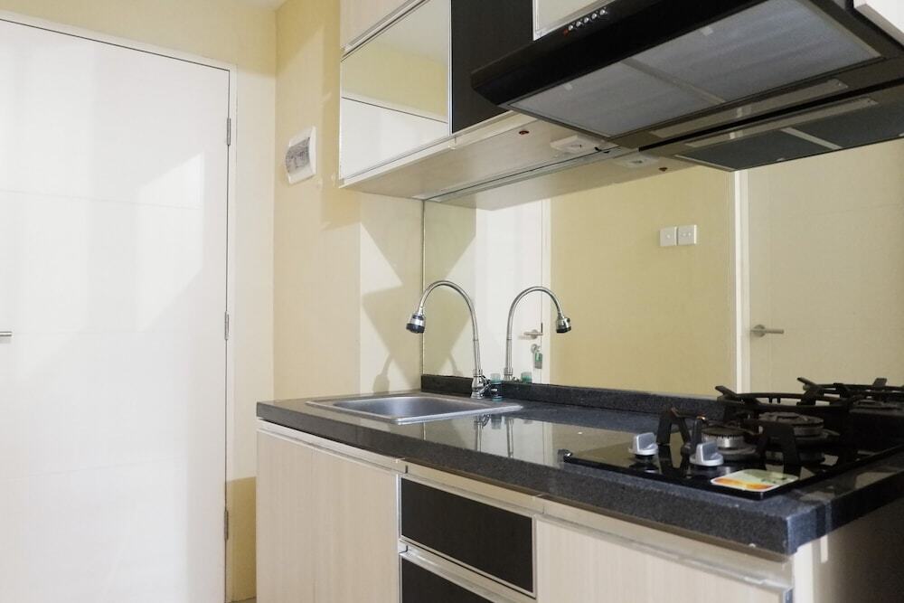 Сурабая: Clean Studio Apartment Connected to Mall at Orchard Supermall Mansion