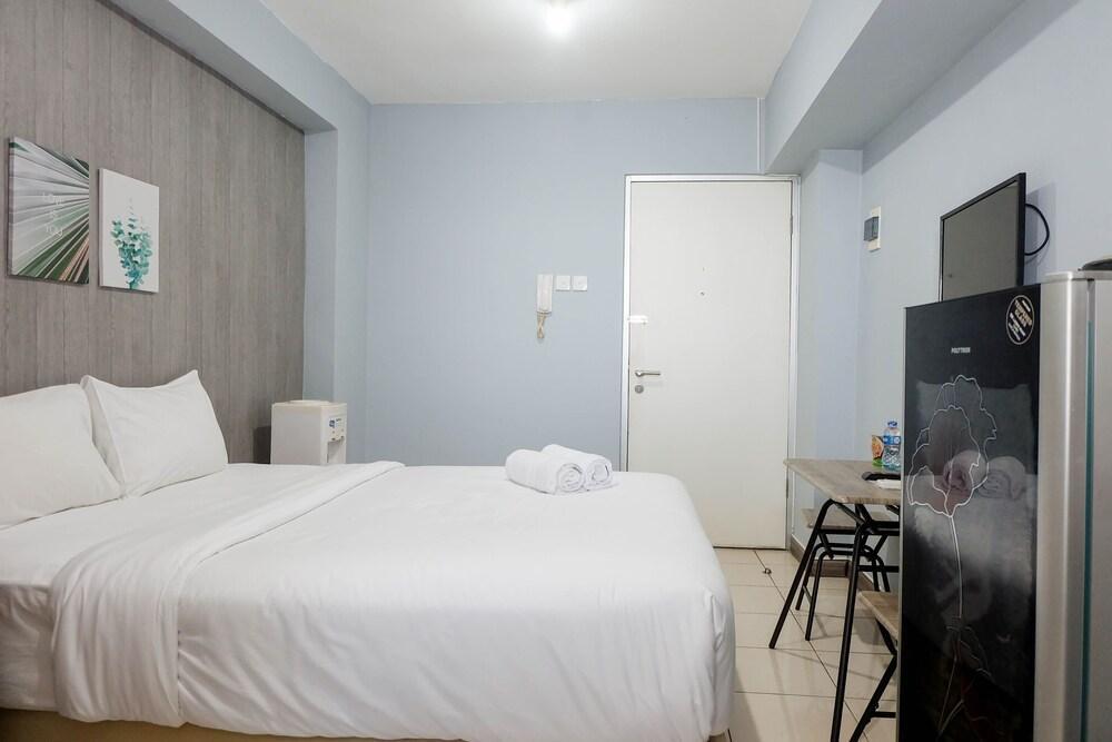 Sea View Studio Apartment at Green Bay Pluit — фото 1