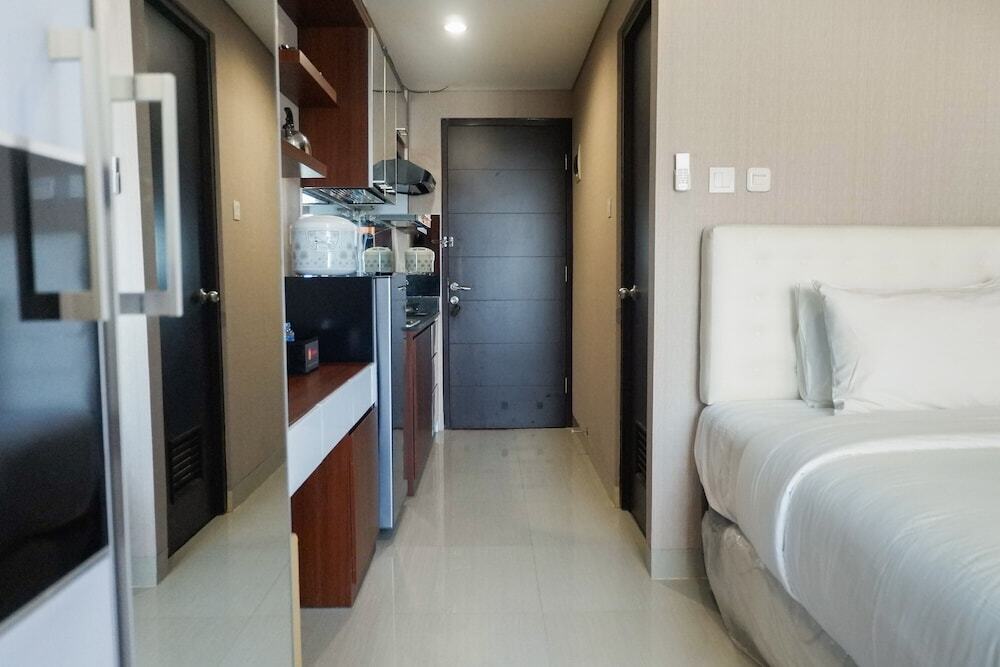 Сурабая: Modern Studio Apartment at Tamansari Papilio