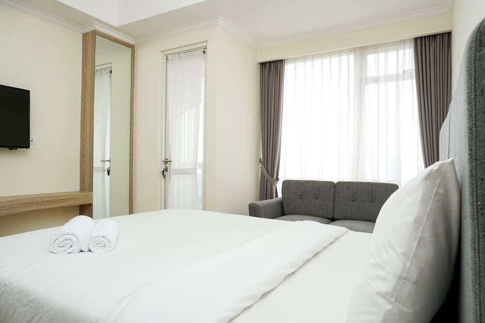 Джакарта: Comfort and Clean Studio Menteng Park Apartment