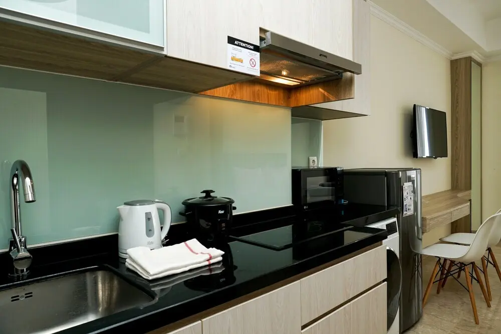 Джакарта: Comfort and Clean Studio Menteng Park Apartment