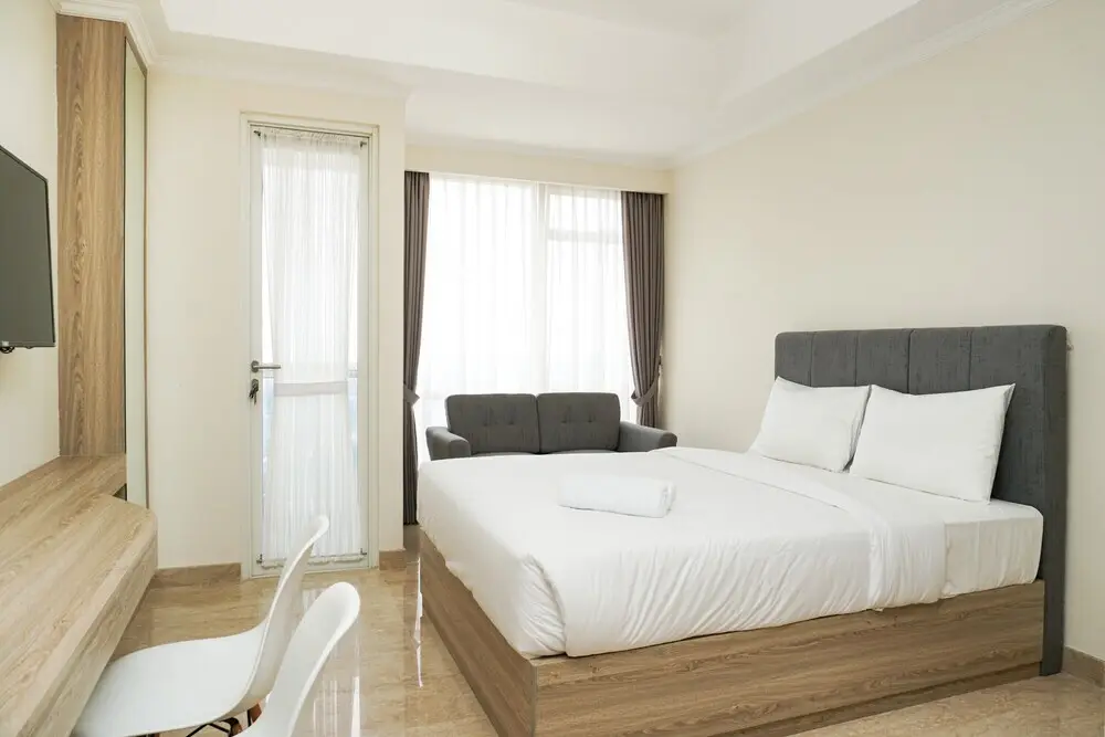 Comfort and Clean Studio Menteng Park Apartment — фото 1