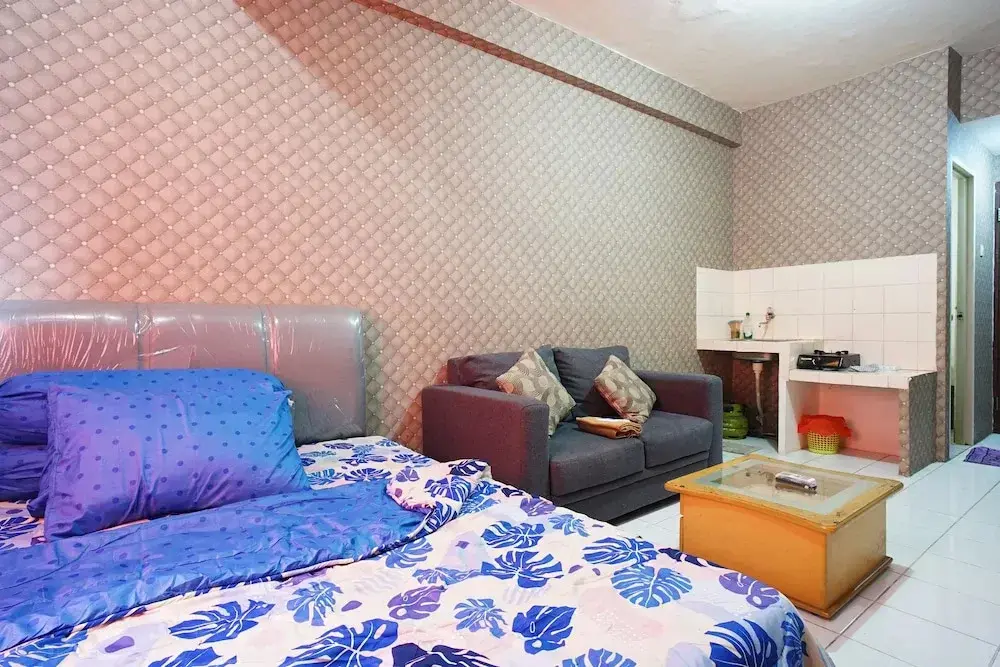 Джакарта: City Park Apartment by Anita