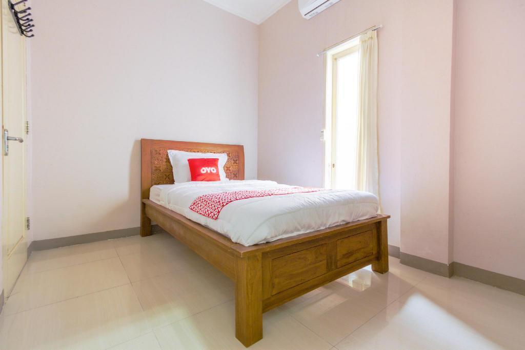 Чиребон: OYO 2883 Zleepy Pondok Gramada