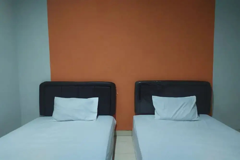 Джакарта: OYO 2654 Yulia Guesthouse Near Kopi Bajawa Flores NTT Tebet