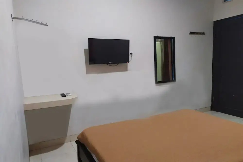 Джакарта: OYO 2654 Yulia Guesthouse Near Kopi Bajawa Flores NTT Tebet